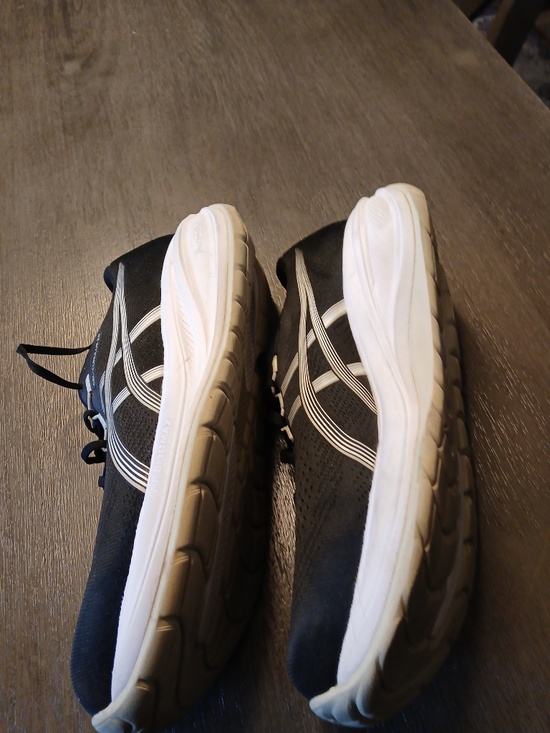 Mens Asics cel-cumulus 28 size 11.5